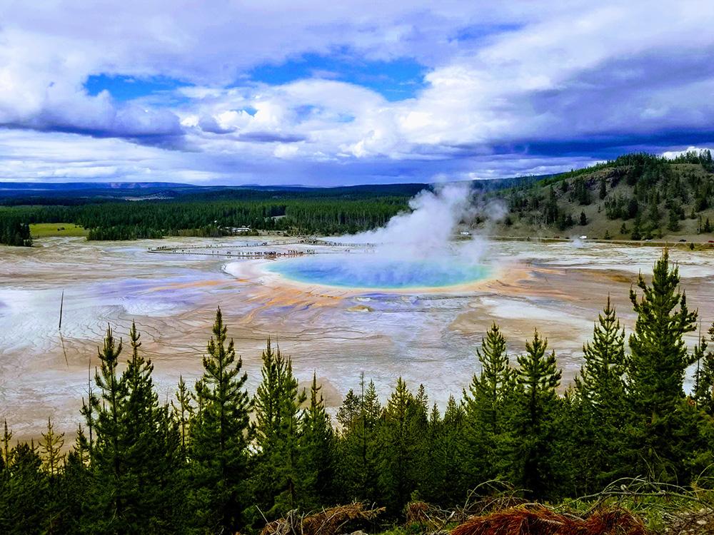Landscapes Through a Lens: Exploring the Wonders of Yellowstone