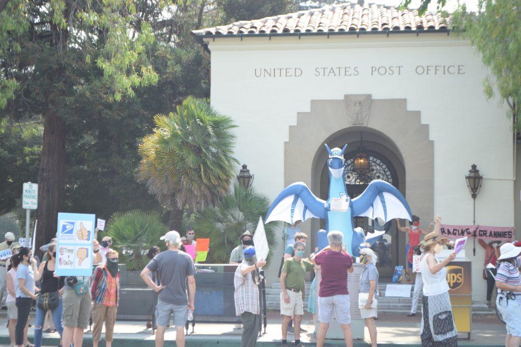 Palo Altans rally to defend USPS