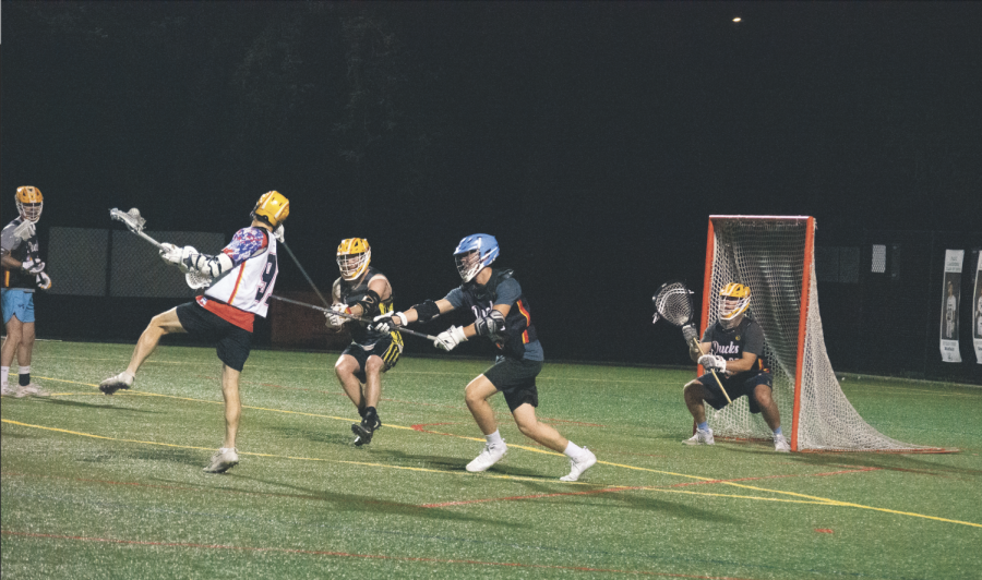 LATE+NIGHT+LACROSSE++%E2%80%94+The+Palo+Alto+Ducks+have+been+playing+men%E2%80%99s+lacrosse+since+1965%2C+according+to+team+member+Wade+Higgins.+After+Palo+Alto+High+School+history+teacher+D.J.+Shelton+joined+the+team%2C+the+Ducks+began+renting+Paly%E2%80%99s+lacrosse+field+on+Thursday+nights.+Photo%3A+Gopala+Varadarajan+