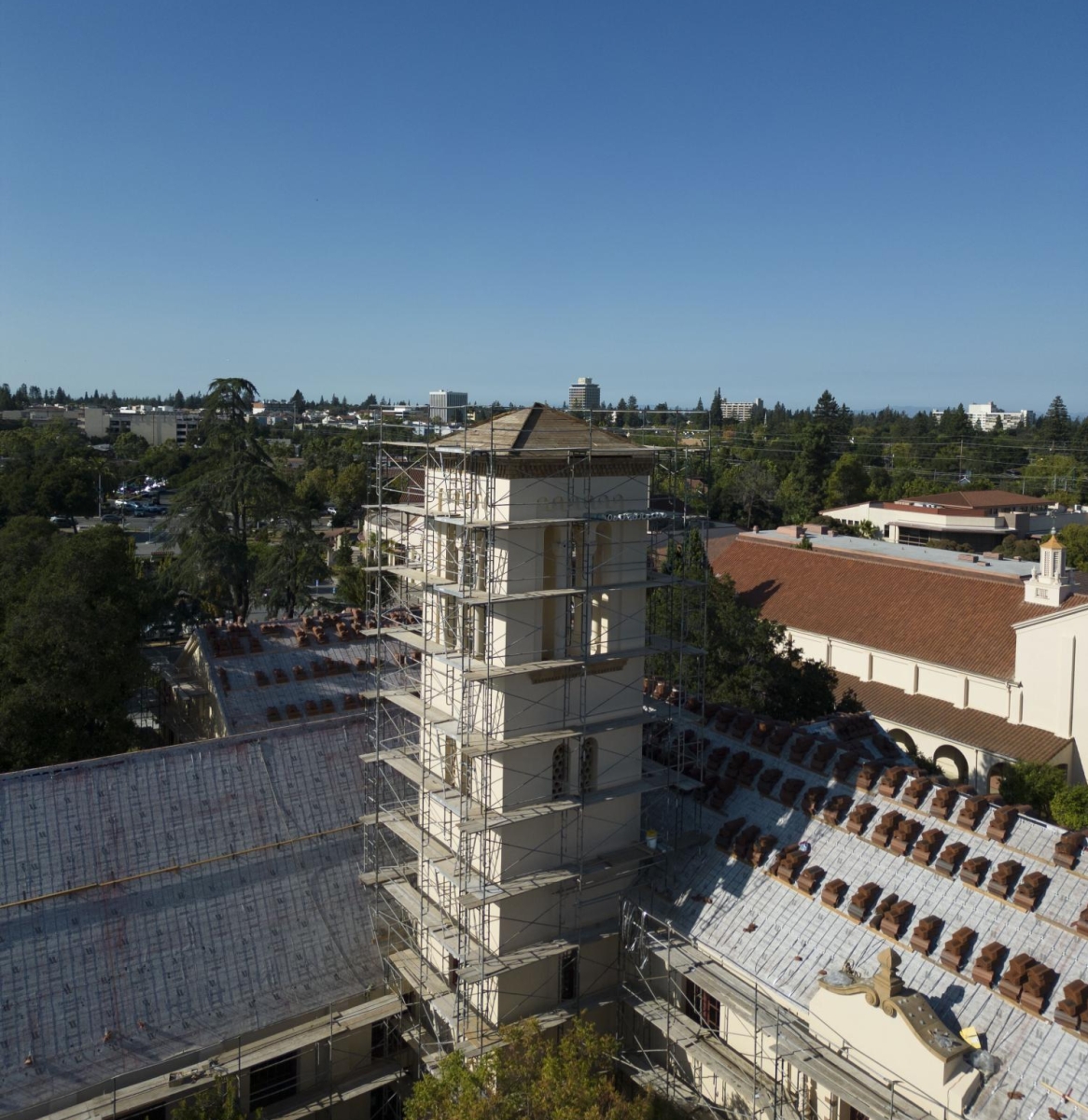 TOWER+OVERVIEW+%E2%80%94+Overlooking+the+top+of+the+Tower+Building%2C+this+drone+photo+shows+the+meticulous+process+of+transforming+the+old+roof+and+the+Palo+Alto+High+School+bell+tower.+%E2%80%9CAt+some+point%2C%E2%80%9D+Assistant+Principal+Jerry+Berkson+said%2C+%E2%80%9Cjust+the+infrastructure+needs+to+be+taken+care+of.%E2%80%9D+Photo%3A++Kensie+Pao
