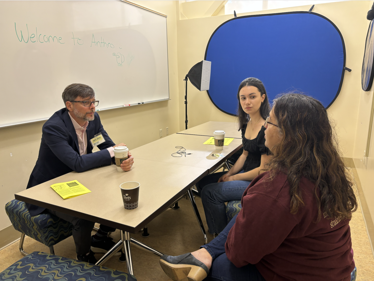 STUDENTS FIGHT CENSORSHIP — The Oracle Editor-in-Chief Hanna Olson and former adviser Carla Gomez converse with Student Press Law Center Executive Director Gary Green. “I hope that there can be some acknowledgment of the censorship,” Olson said. 