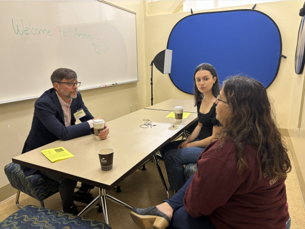 STUDENTS FIGHT CENSORSHIP — The Oracle Editor-in-Chief Hanna Olson and former adviser Carla Gomez converse with Student Press Law Center Executive Director Gary Green. “I hope that there can be some acknowledgment of the censorship,” Olson said. 