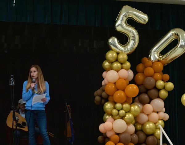 FABULOUS FIFTY — PAUSD school board candidate Shana Segal gives a speech on her favorite memories from Ohlone. Many people also reminisced on their time at Ohlone. It really felt like a family, Alumnus Kelly Moore said.