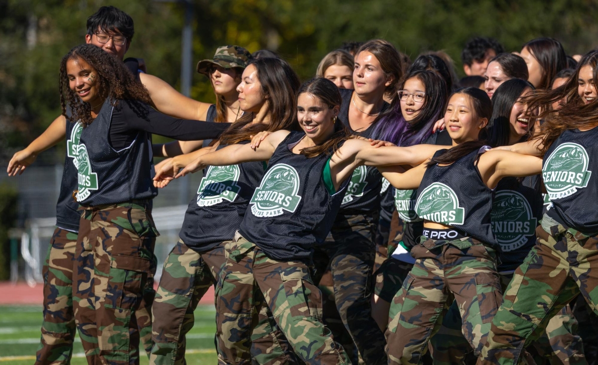 The Last Dance (right) —The 2026 senior class preforms their last class dance on Oct. 18, 2025 at the Earl Hansen
Viking Stadium on the last day of spirit week. “I remember barely being able to keep our class from rushing the football field before we went on for halftime,” Senior Class Vice President Emily Tang said.