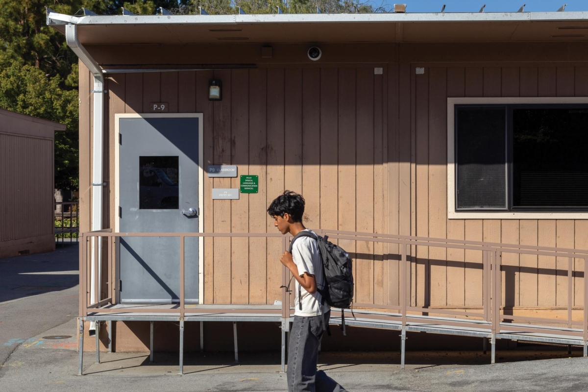 CLOSING CLASSROOMS — A Palo Alto High School student walks past one of the school's por-
table classrooms. “I know Robotics has their own designated area, so we should also have our

own area for us to meet,” said Paly senior Joseph Sun, who is part of the Speech and Debate team
affected by the removal. 